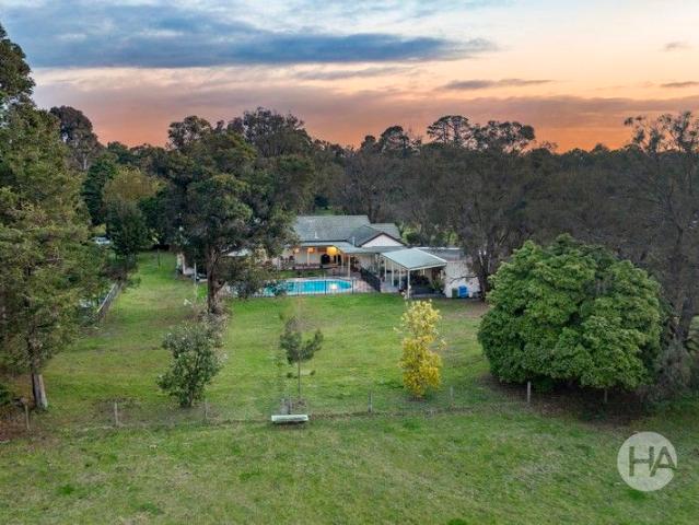 Cottage for sale in Pearcedale, Victoria