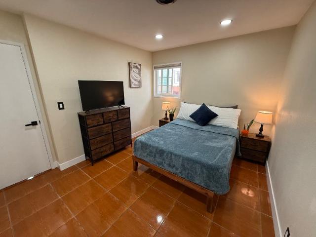 Room for rent in Huntington Beach, California