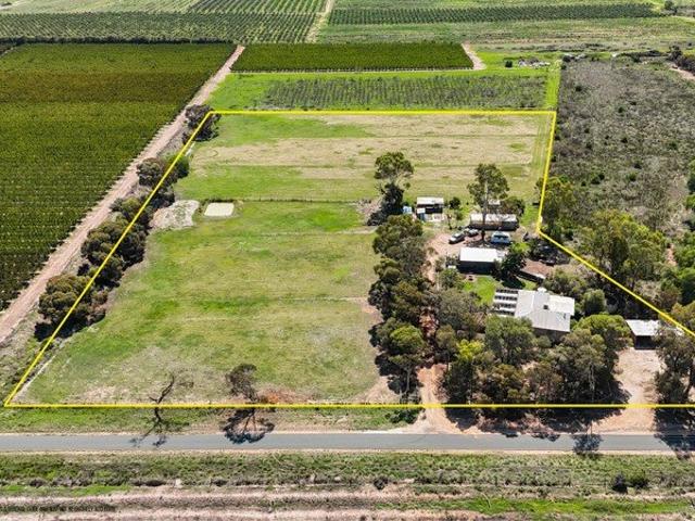 Cottage for sale in Beverford, Victoria