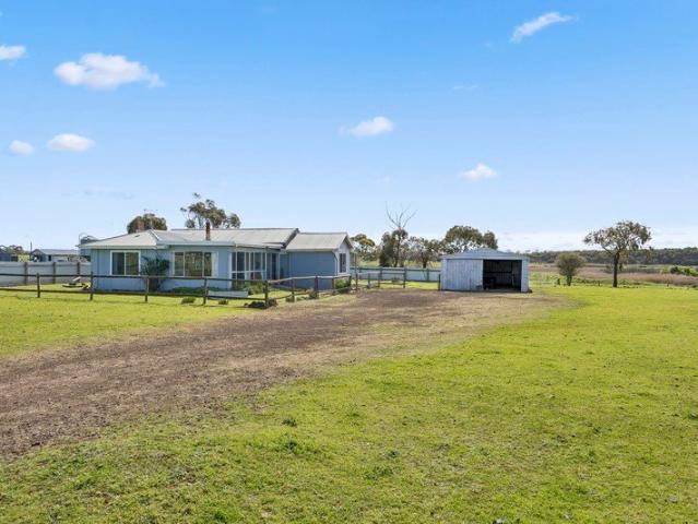 Cottage for sale in Derrinallum, Victoria