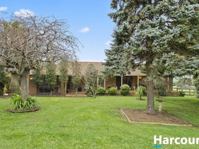Cottage for sale in Berrys Creek, Victoria
