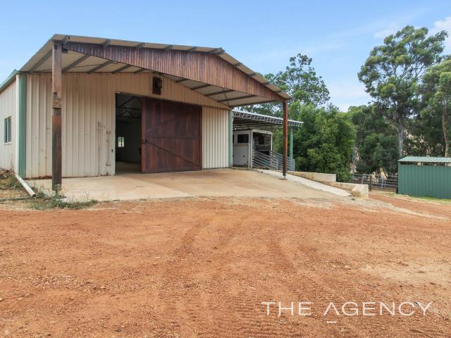 Cottage for sale in Gidgegannup, Western Australia