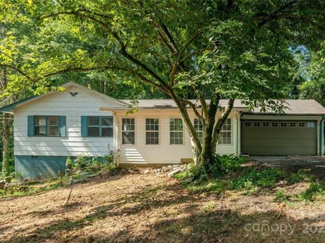 House for sale in Flat Rock