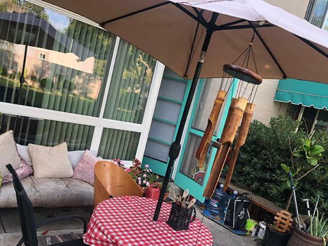 Room for rent in Canoga Park, California