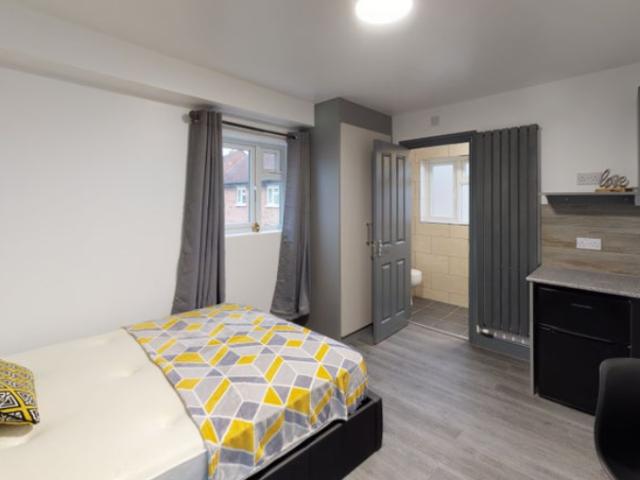 Room for rent in Cowley, Greater London
