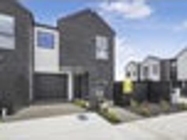 Townhouse for rent in Aurora, Hamilton City