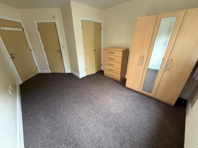 Apartment for rent in The Hale, Greater London