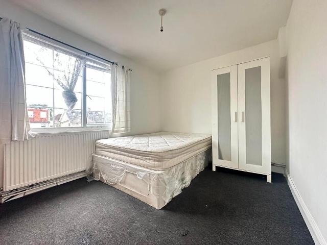Room for rent in Yiewsley, Isle Of Man