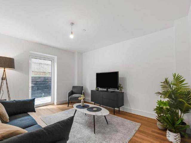 Apartment for rent in 243 Ealing Road, Greater London