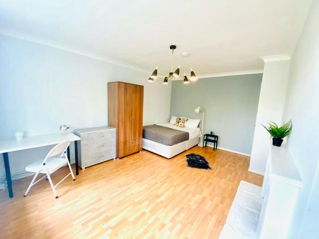Room for rent in Fulham, Sands End