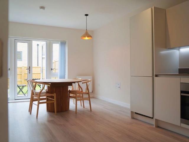 House for rent in Summerstown, Greater London