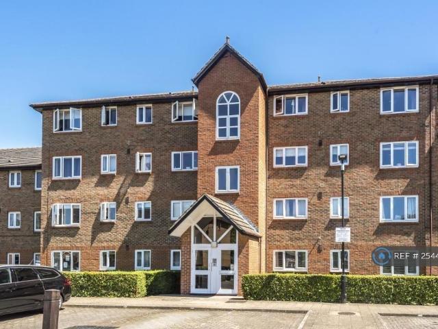Apartment for rent in Summerstown, Greater London