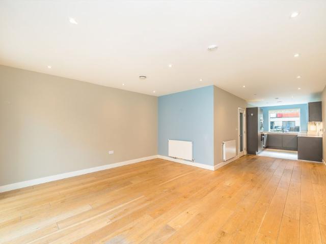 Townhouse for rent in East Greenwich, Greater London