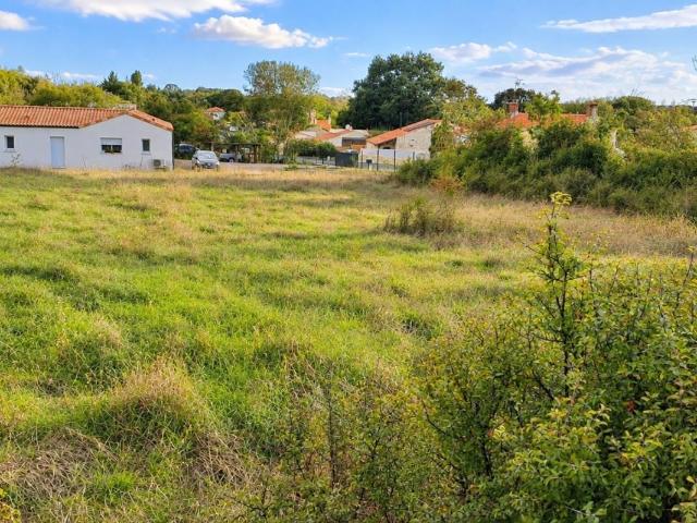 Terrain vente à Fontenay-le-Comte, Péault