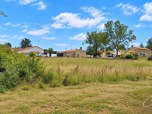 Terrain vente à Fontenay-le-Comte, Péault