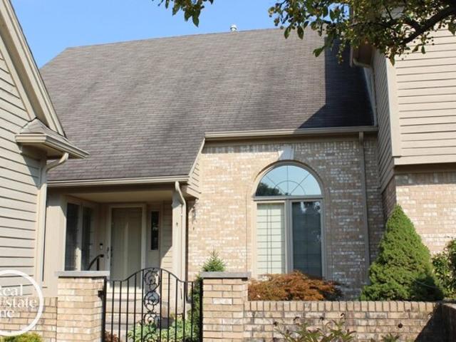 Condo for sale in Macomb