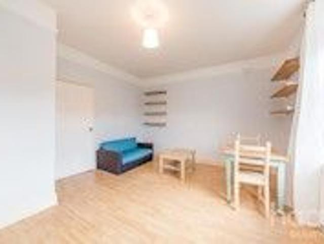 Apartment for rent in Bells Gardens Estate, Greater London