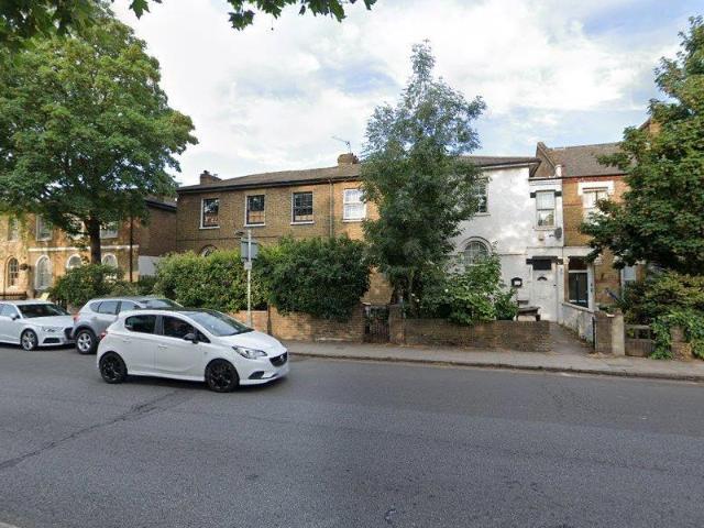 House for rent in Bells Gardens Estate, Greater London