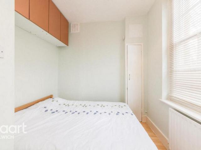 Apartment for rent in Bells Gardens Estate, Greater London
