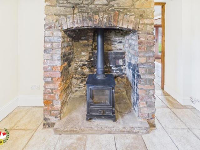 House for rent in Ham and Stone, School House
