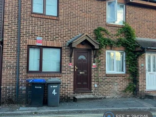House for rent in Row Town, Surrey