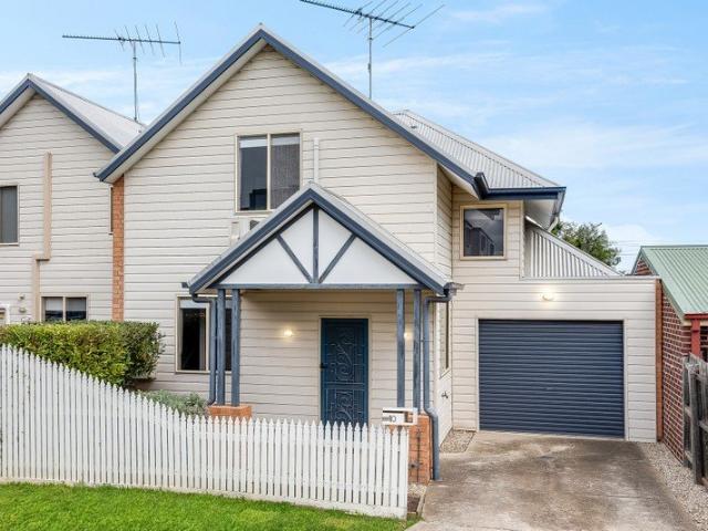 Townhouse for sale in Geelong, Victoria