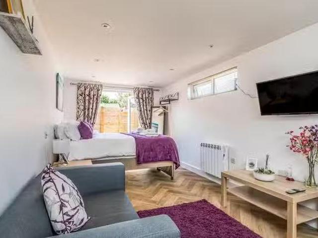 Apartment for rent in Littlecote, West Sussex