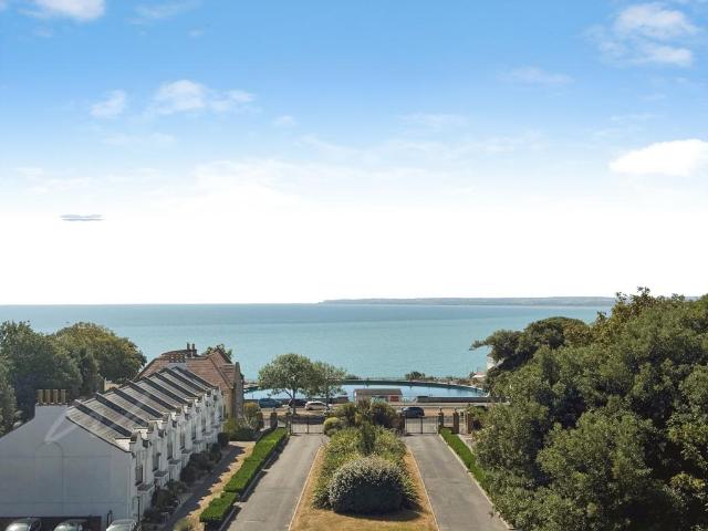 Apartment for rent in West Cliff, Acol