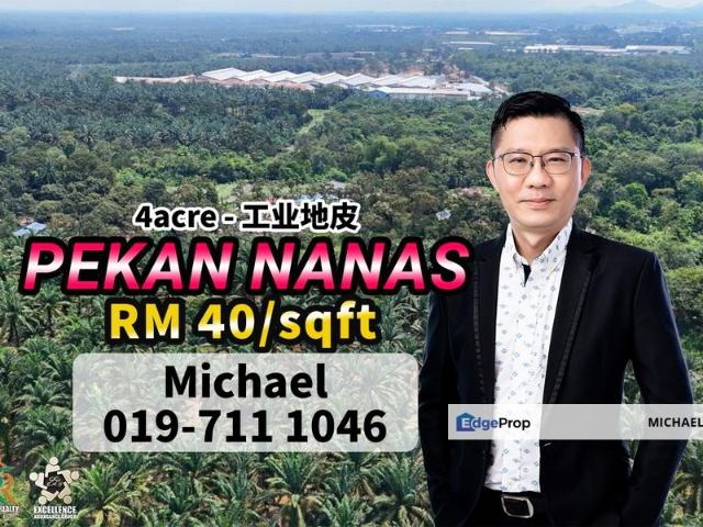 Warehouse for sale in Pekan Nanas