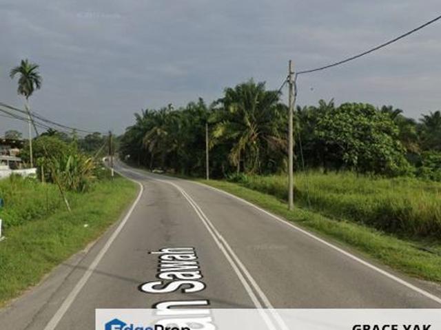 Warehouse for sale in Pekan Nanas