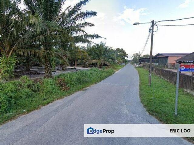 Warehouse for sale in Pekan Nanas