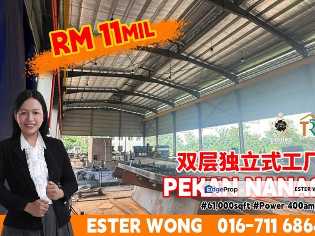 Warehouse for sale in Pekan Nanas