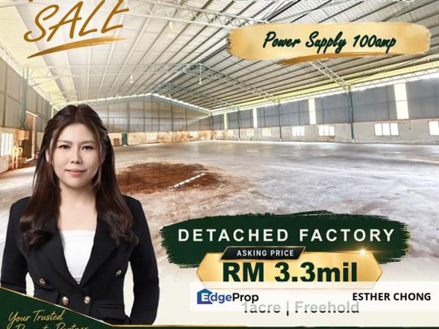 Warehouse for sale in Pekan Nanas