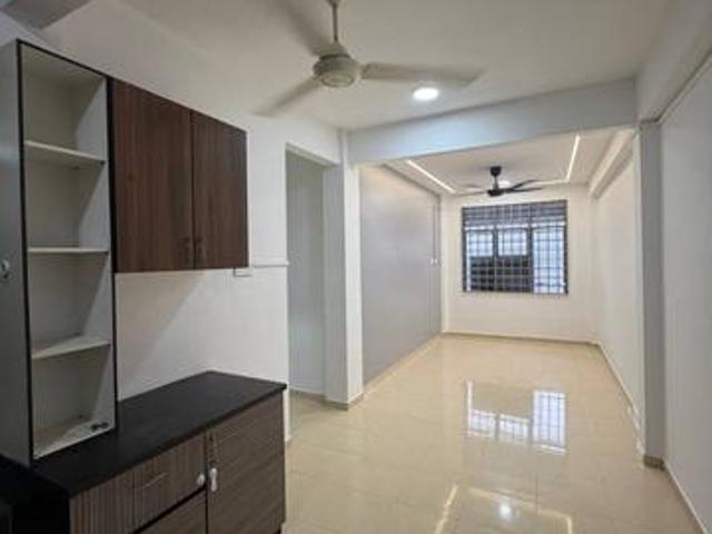 Flat for sale in Pekan Nanas, Johor