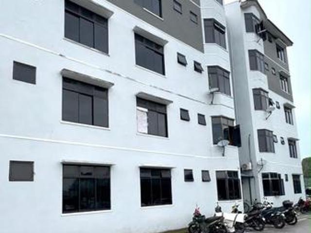 Flat for sale in Pekan Nanas, Johor