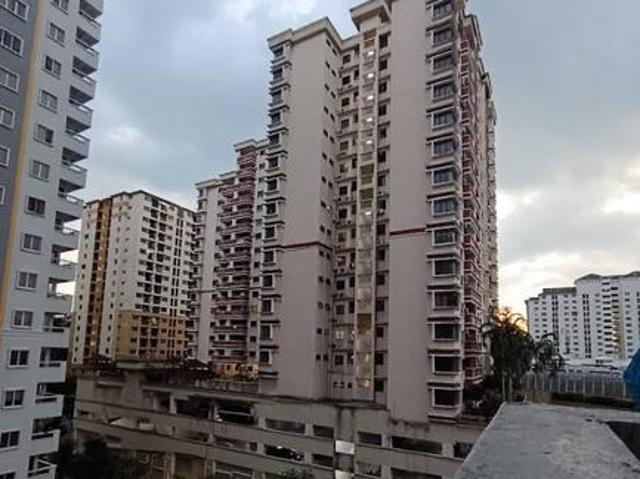 Apartment for sale in Petaling, Damansara Damai