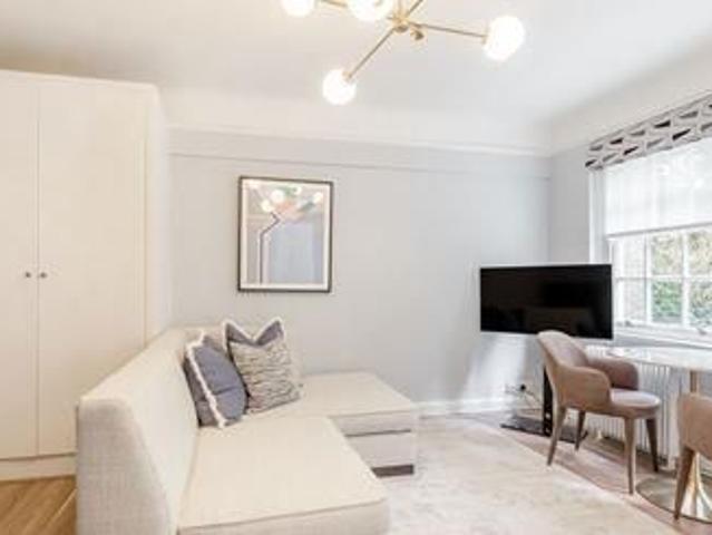 Apartment for rent in Brompton, Greater London