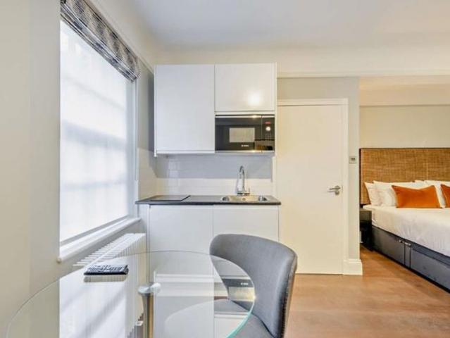 Studio for rent in Brompton, Greater London