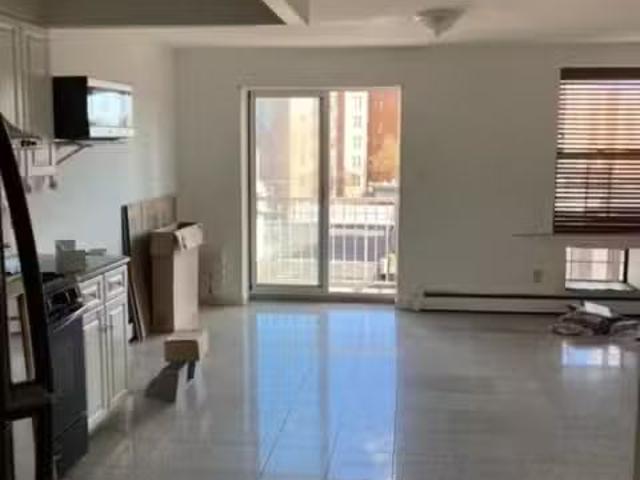 Condo for rent in Astoria