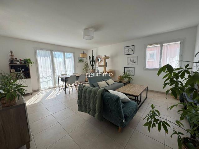 Appartement location à Lotissement La Prouvenque, Pélissanne