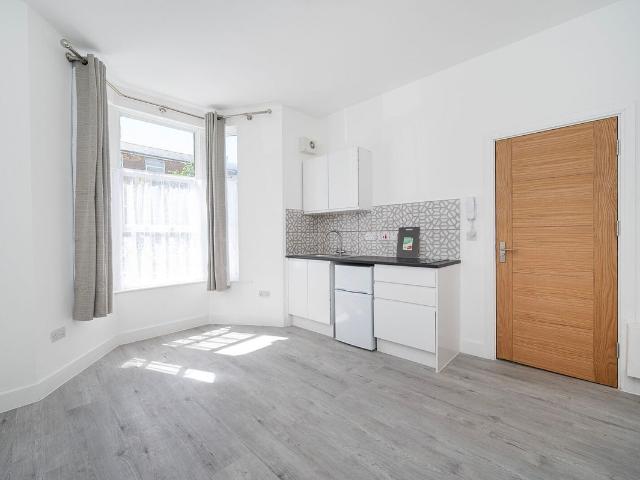 Studio for rent in Shacklewell, Greater London