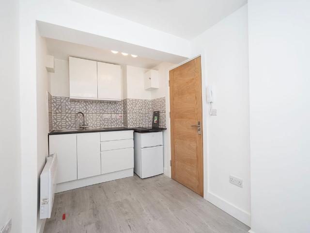 Studio for rent in Shacklewell, Greater London