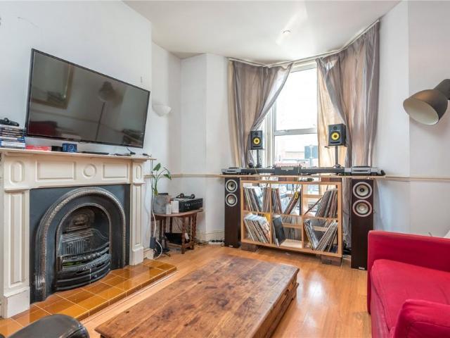 Apartment for rent in Shacklewell, Greater London