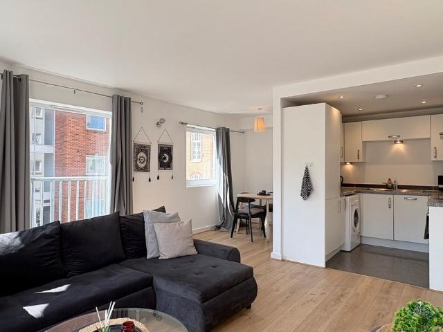 Apartment for rent in Limehouse, Greater London