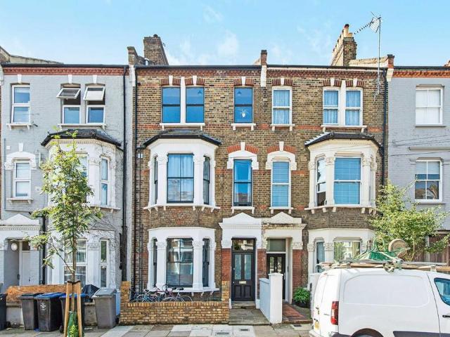 Apartment for rent in Brondesbury, Greater London