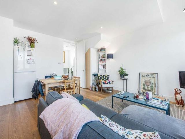 House for rent in Brondesbury, Greater London
