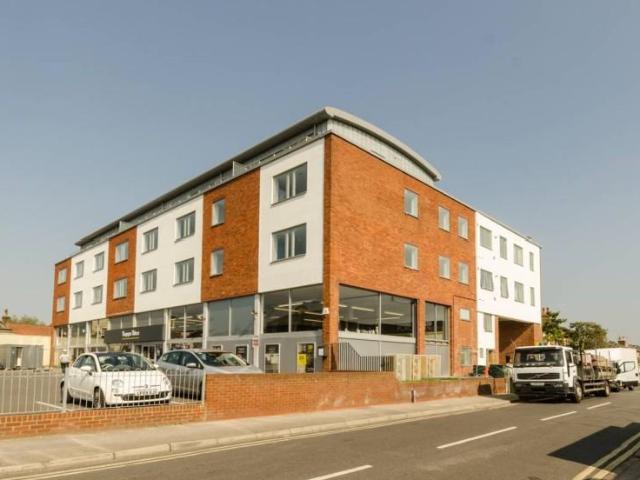 Apartment for rent in Blackhills, Surrey