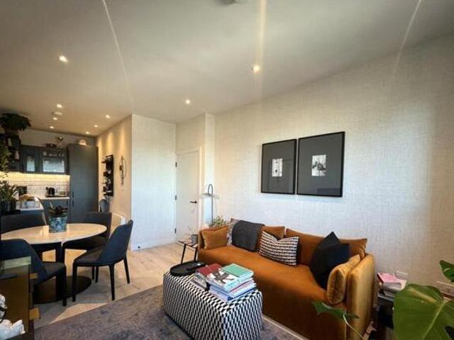 House for sale in Heol-las, Surrey