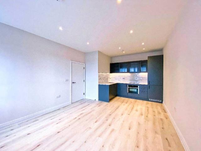 Apartment for rent in Heol-las, Surrey