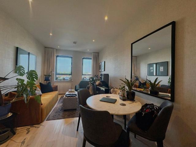 Apartment for rent in Heol-las, Surrey